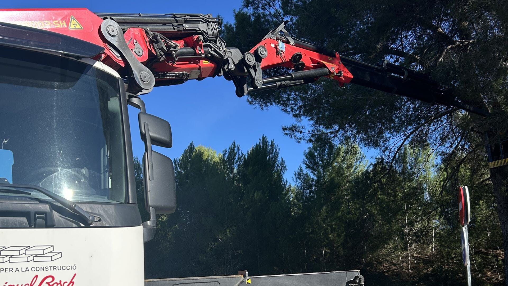 Tala de pinos en Sant Cugat